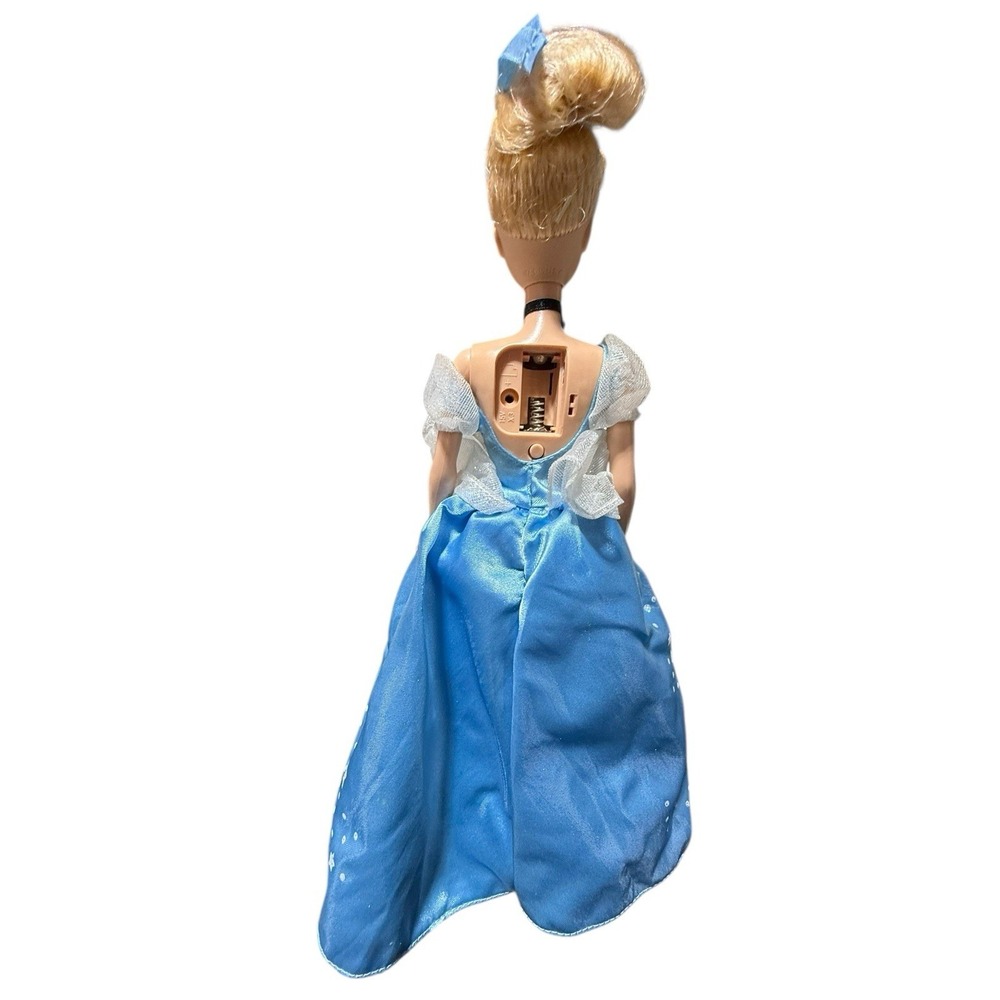 Disney‎ Princess Cinderella Barbie Doll Light Feet Dress - Picture 5 of 11